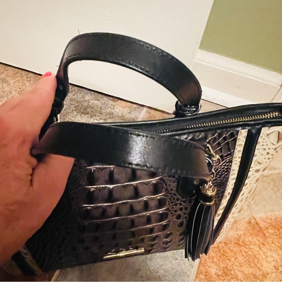 🎁 RARE! Brahmin Graphite Crestview Mini Asher! No longer being produced! - Picture 7 of 16